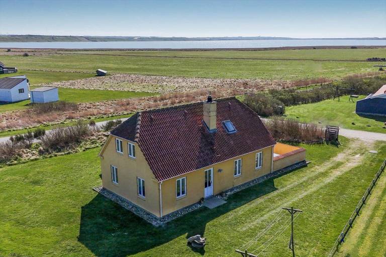 House with jacuzzi, terrace & sauna | Pet-friendly in Harboore
