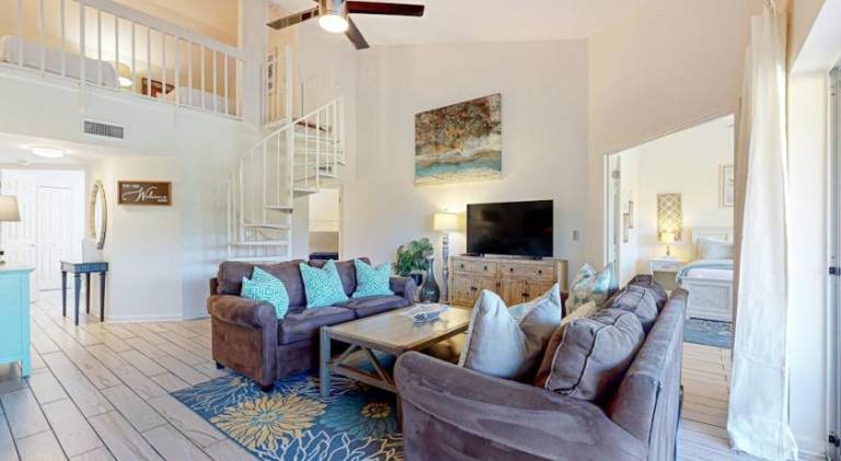 Spacious vacation home with pool | Pets are welcome in Miramar Beach, FL