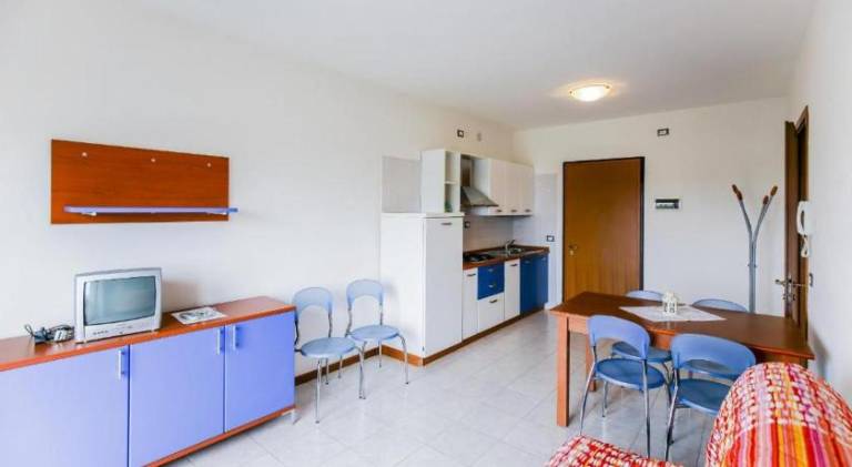 Apartment with pool — photo 4