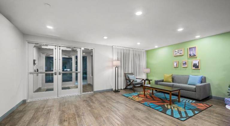WoodSpring Suites Dearborn Detroit — photo 2