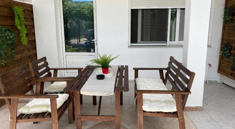 Holiday apartment with barbecue, yard & terrace — photo 4