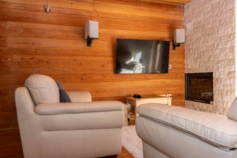 Apartment with patio — photo 4