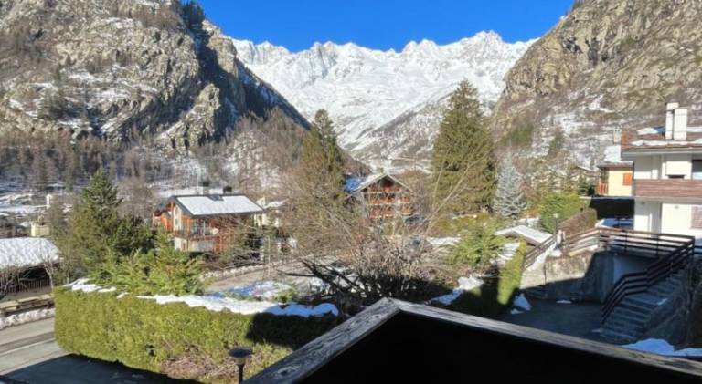 Nice holiday apartment | Pet-friendly in Courmayeur