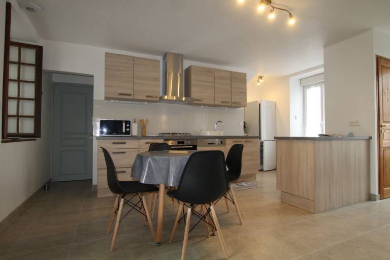 Fully equipped lovely gite with BBQ, yard & patio | Dogs allowed — photo 2