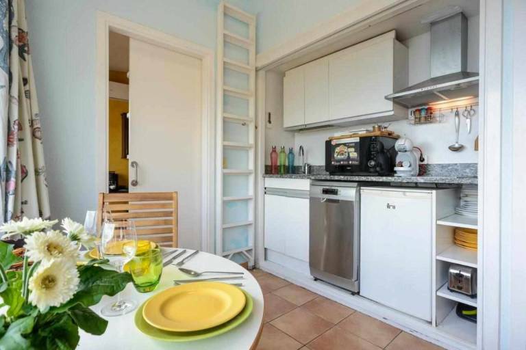 Nice rental apartment with barbeque & private pool | Beach view | Pets allowed — photo 5