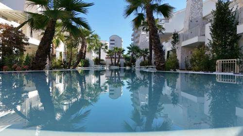 Apartment with private pool, yard & jacuzzi in Jesolo