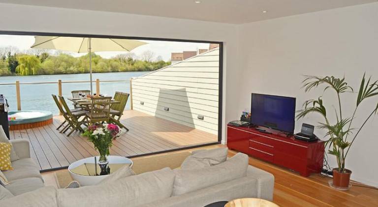Charming vacation home with hot tub | Pets allowed in Cirencester