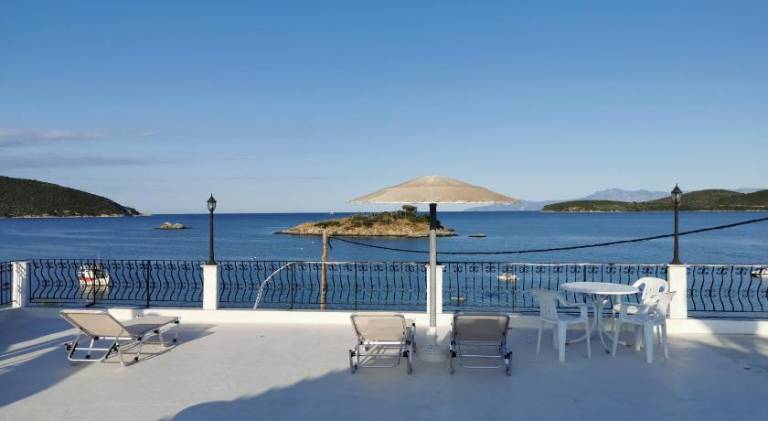 Serviced apartment with terrace & yard in Kavala