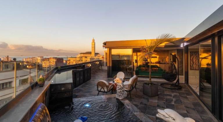 Apartment with pool & hot tub — photo 4