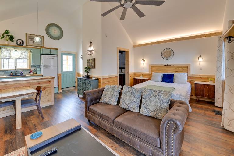 Hot Tub & Fire Pit: Romantic Getaway in Frenchburg — photo 4