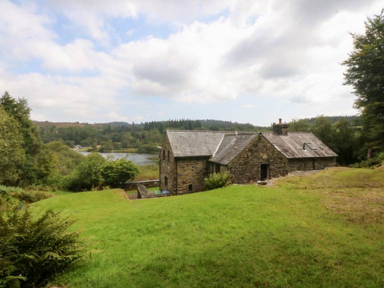 Family-friendly lovely cottage with yard | Pets allowed — photo 3