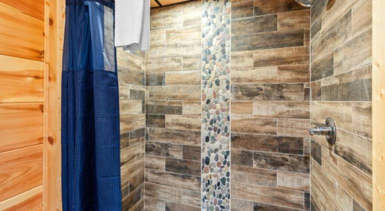 Chalet with jacuzzi & pool | Pet-friendly — photo 2