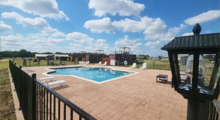 Vacation home with pool | Pet-friendly — photo 4