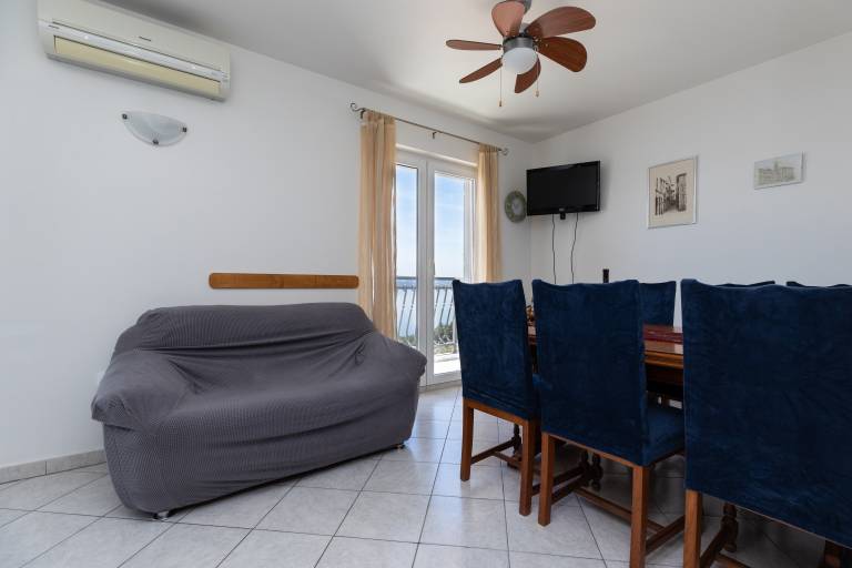 Three bedroom apartment with balcony and sea view Mimice, Omiš (A-2805-a) — photo 2