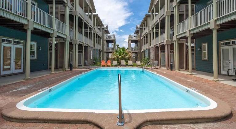 Big vacation home with pool | Close to the beach | Pets allowed — photo 4