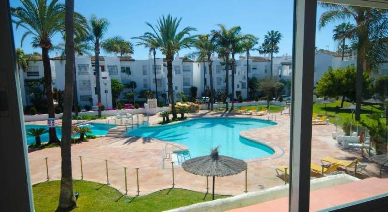 Holiday apartment with pool — photo 3