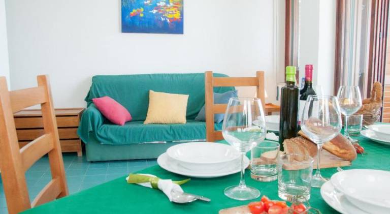 Vacation home with patio & barbecue — photo 4