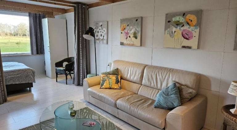 Lovely lodge with terrace & garden | Pets are welcome — photo 2