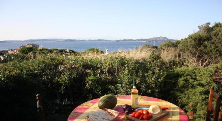 Beautiful holiday apartment | Close to the beach | Pet-friendly in Baja Sardinia