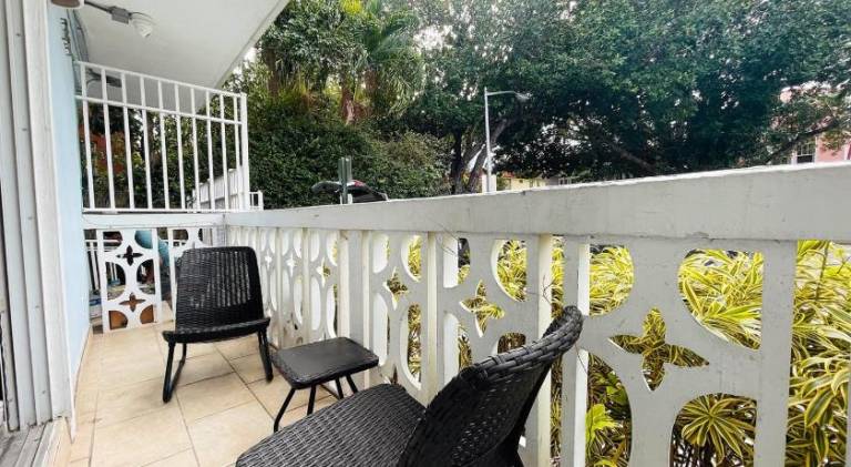 South Beach Walk to Sea Free Parking & Balcony Family & Pet Friendly — photo 4