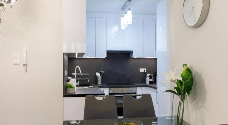 Holiday apartment with yard & patio — photo 3