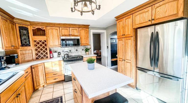 House with hot tub & pool | Pet-friendly — photo 4