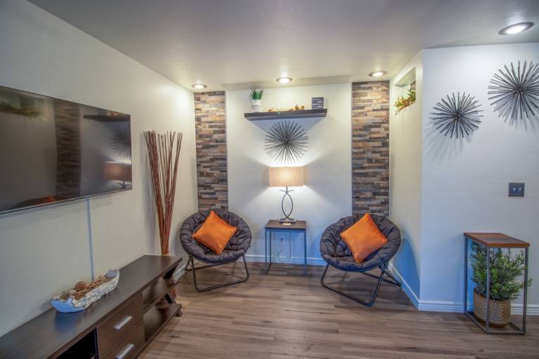 Family-oriented house with yard | Pets are welcome — photo 4