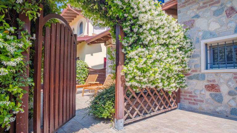 Children-friendly apartment with pool & yard | Garden view | Suitable for remote work | Pets are welcome — photo 5