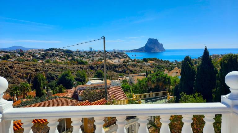 Fully equipped lovely villa with grill, patio & yard | Pet-friendly — photo 3