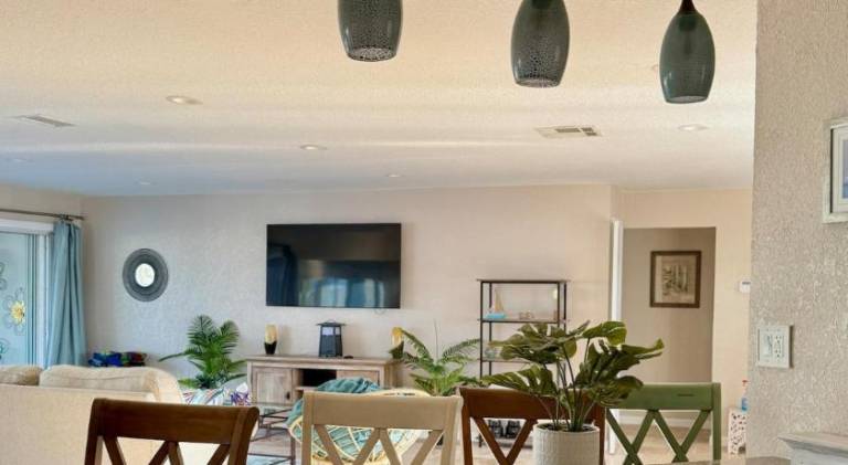 Vacation home with pool | Pets are welcome — photo 5