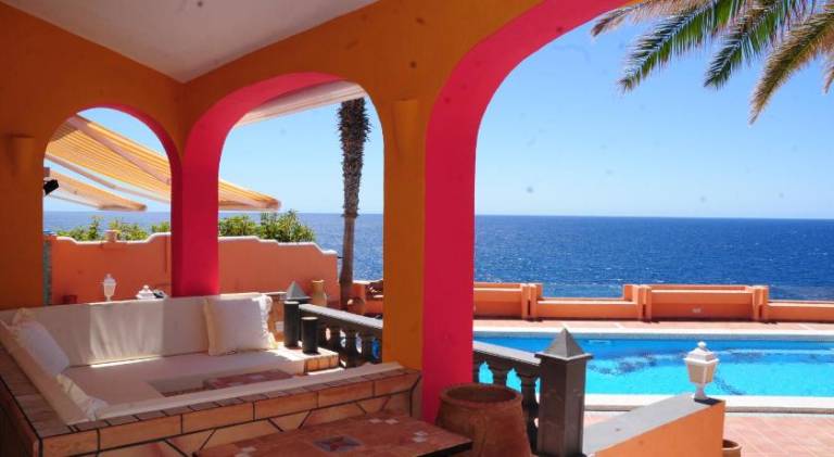 Fully equipped villa with jacuzzi, barbecue & yard | Beach nearby | Perfect for remote work | Pets are welcome — photo 2