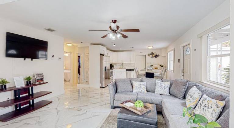 Pleasant house with pool | Pets are welcome in Deerfield Beach, FL
