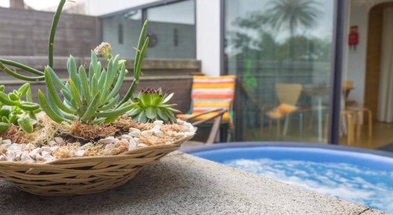 Rental apartment with jacuzzi, terrace & private pool | Next to Portas da Cidade de Ponta Delgada in Ponta Delgada