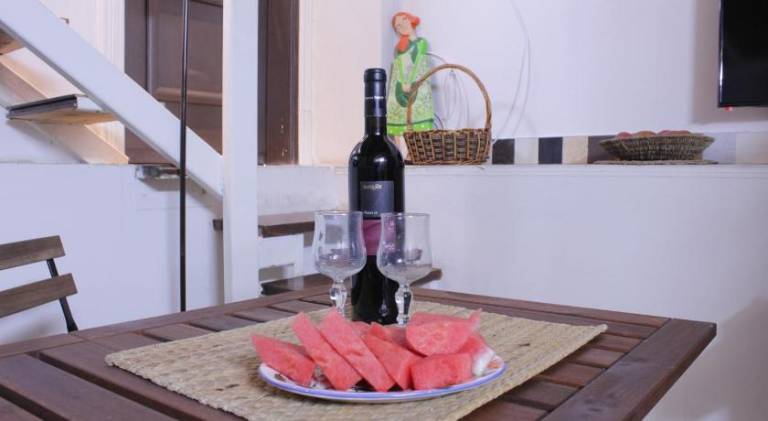 Rental apartment with barbeque, garden & pool — photo 4