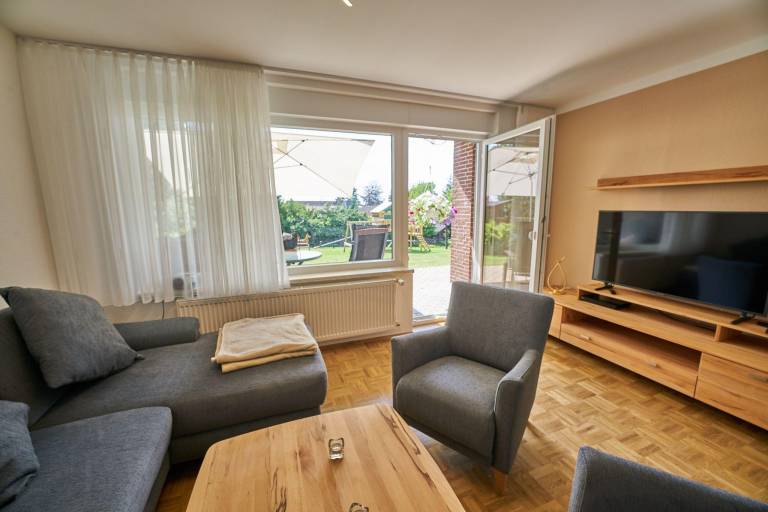 Family-friendly rental apartment with patio, garden & barbeque | Mountain view | Pet-friendly — photo 4