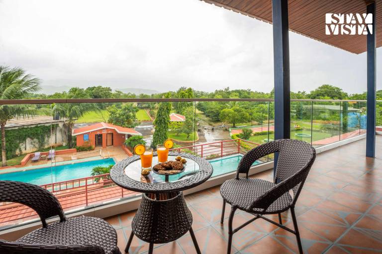 Villa with pool & yard | Pets are welcome — photo 5