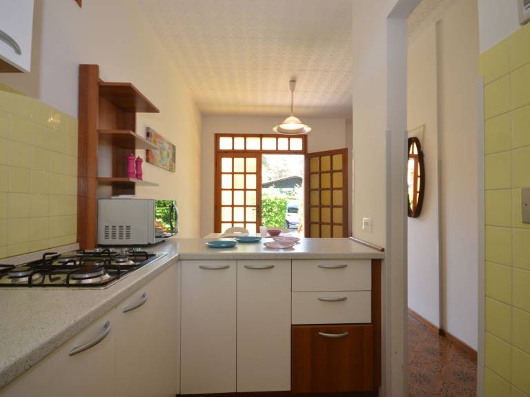 House with barbeque, garden & terrace — photo 4
