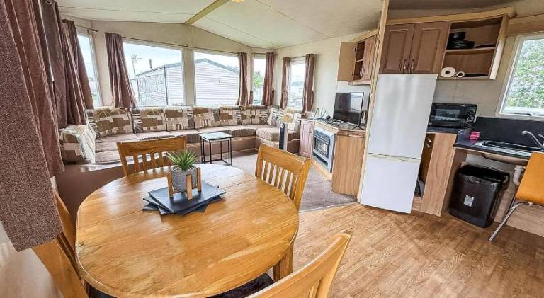 6 Berth Caravan For Hire At St Osyths Holiday Park In Essex Ref 28099Gc — photo 3