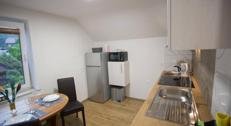 Charming rental apartment with yard & patio | Pets allowed — photo 5