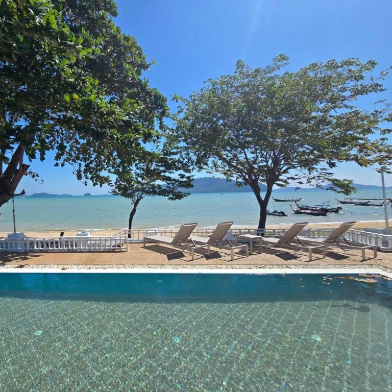 Fully equipped house with terrace, private pool & yard | Beach nearby | Pet-friendly — photo 5