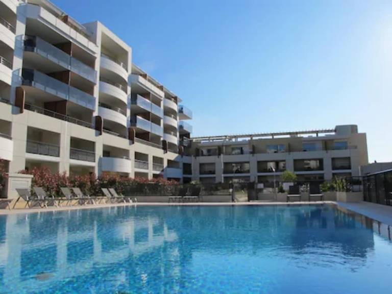 Serviced apartment with sauna, hot tub & pool | Close to the beach | Dogs allowed — photo 2