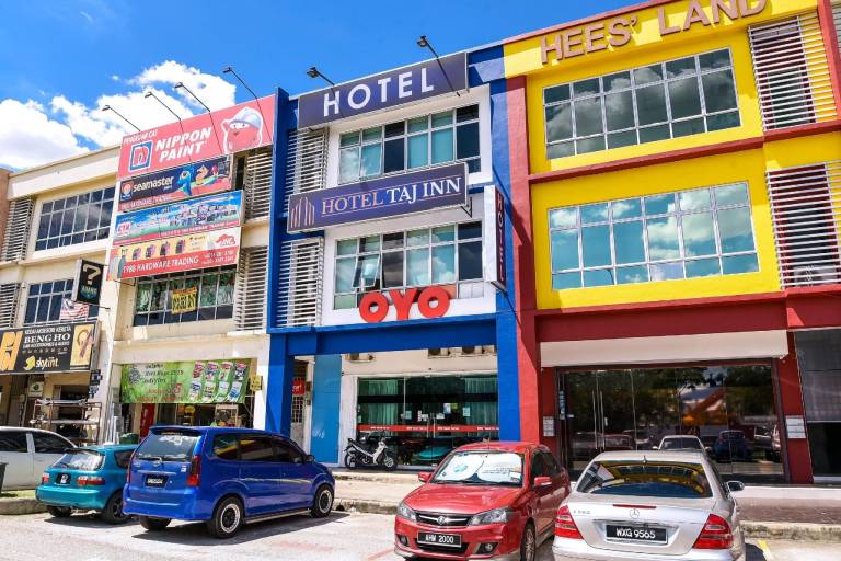 OYO 90282 Hotel Taj seksyen 7