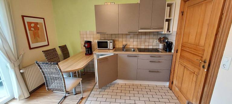 Holiday apartment with yard, barbecue & terrace — photo 4