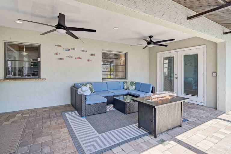 Vacation home with private pool & barbecue | City view — photo 2