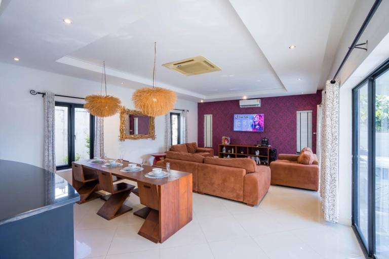 Beautiful vacation home with pool & grill | Water view | Next to the beach | Good for workation | Pet-friendly — photo 4