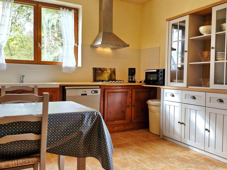 Farm Cottage in Puisaye: Peaceful, Free Fishing, Pets Welcome — photo 3