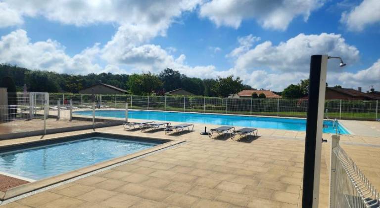 Villa with yard, pool & barbecue | Pets allowed — photo 3