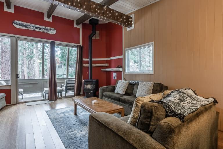 Tyrolean Village 6 - 2 Bedrm 1.5 Bath - Sleeps 6! Walk to Lift with private hot tub — photo 2