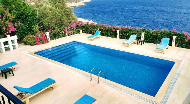 Villa with private pool, patio & jacuzzi in Antalya