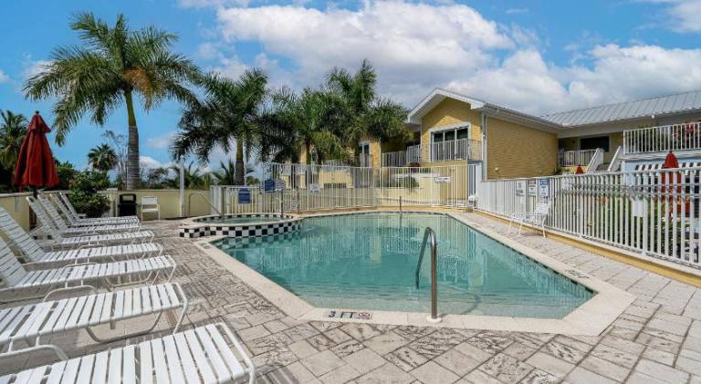 Beautiful serviced apartment with barbecue, terrace & pool | Next to the beach | Pets are welcome — photo 3